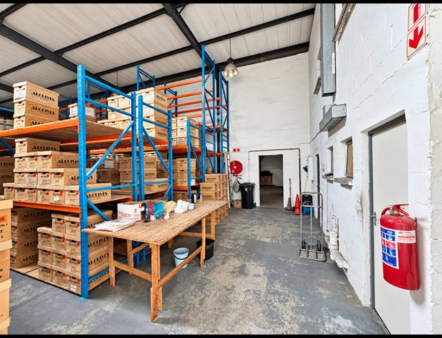 423M² INDUSTRIAL YARD TO LET IN STIKLAND INDUSTRIAL